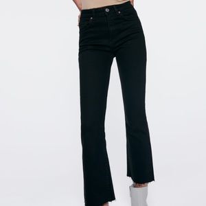 Zara Jeans - Zara -Mid Rise Cropped Flared Jeans in Black! Zara Jeans - Zara -Mid Rise Cropped Flared Jeans in Black!